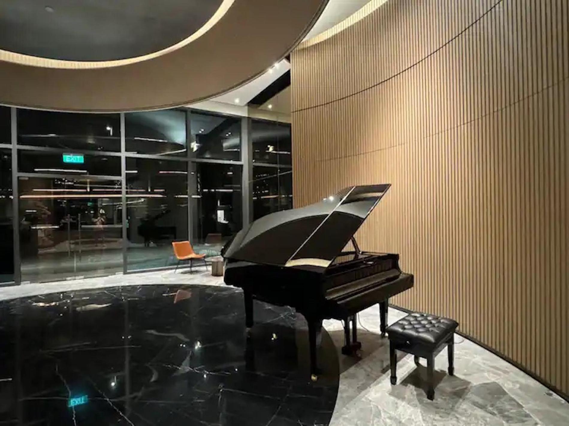 The Opera Apartment Cental Saigon Free Pool-Gym-Sauna Room- Golf Mini Ho Chi Minh-staden Exteriör bild