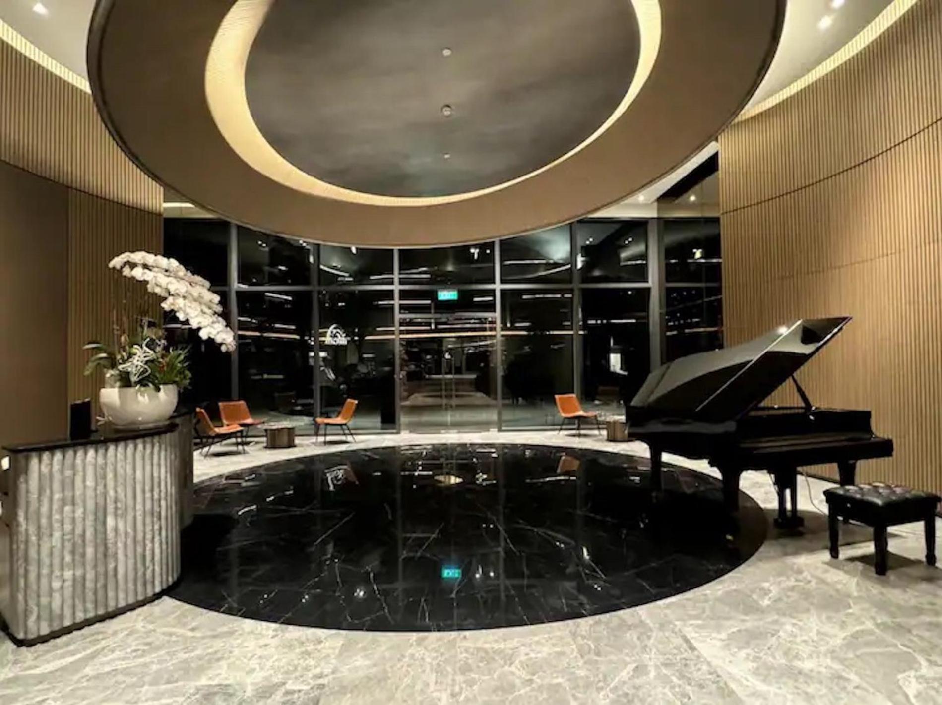 The Opera Apartment Cental Saigon Free Pool-Gym-Sauna Room- Golf Mini Ho Chi Minh-staden Exteriör bild