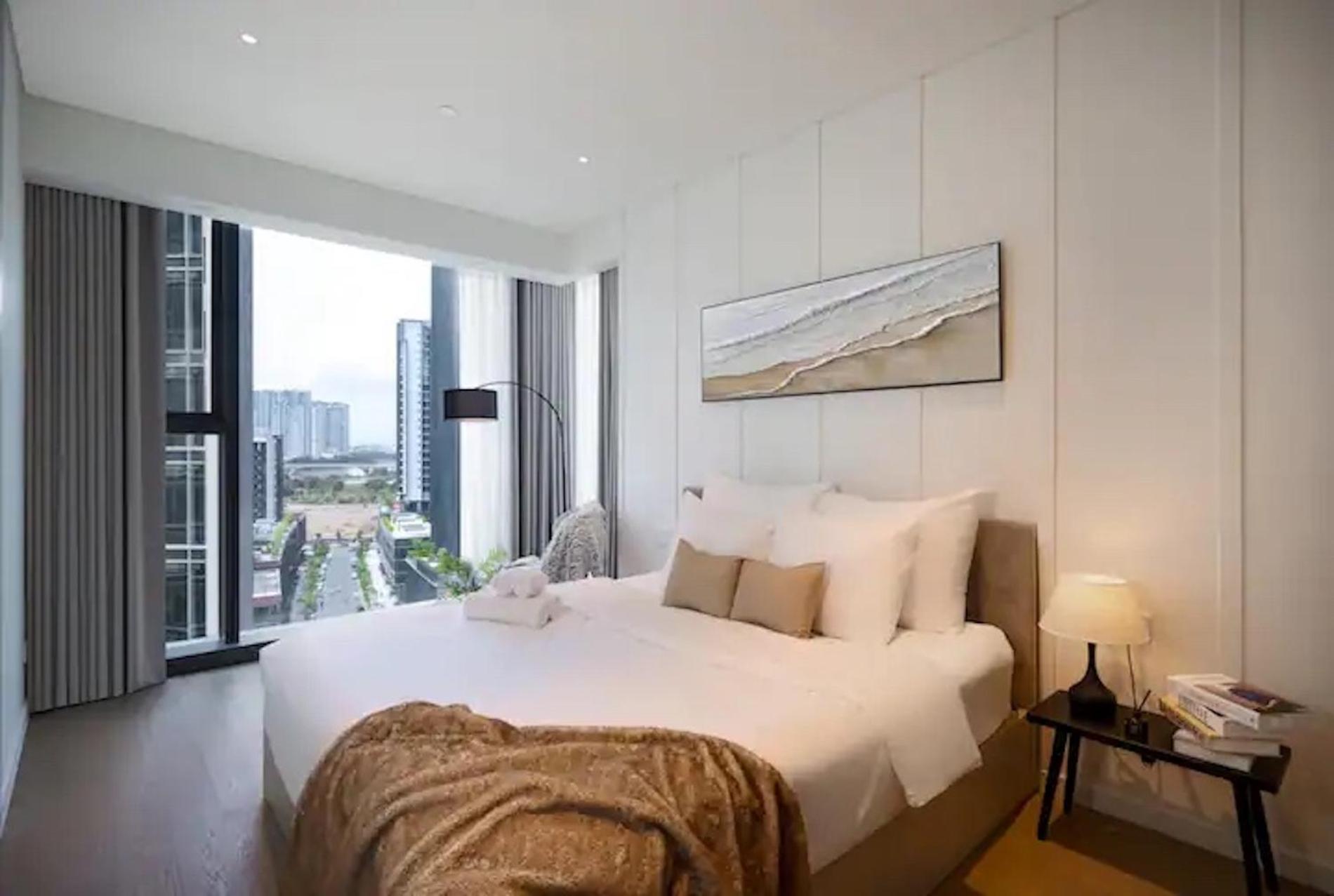 The Opera Apartment Cental Saigon Free Pool-Gym-Sauna Room- Golf Mini Ho Chi Minh-staden Exteriör bild