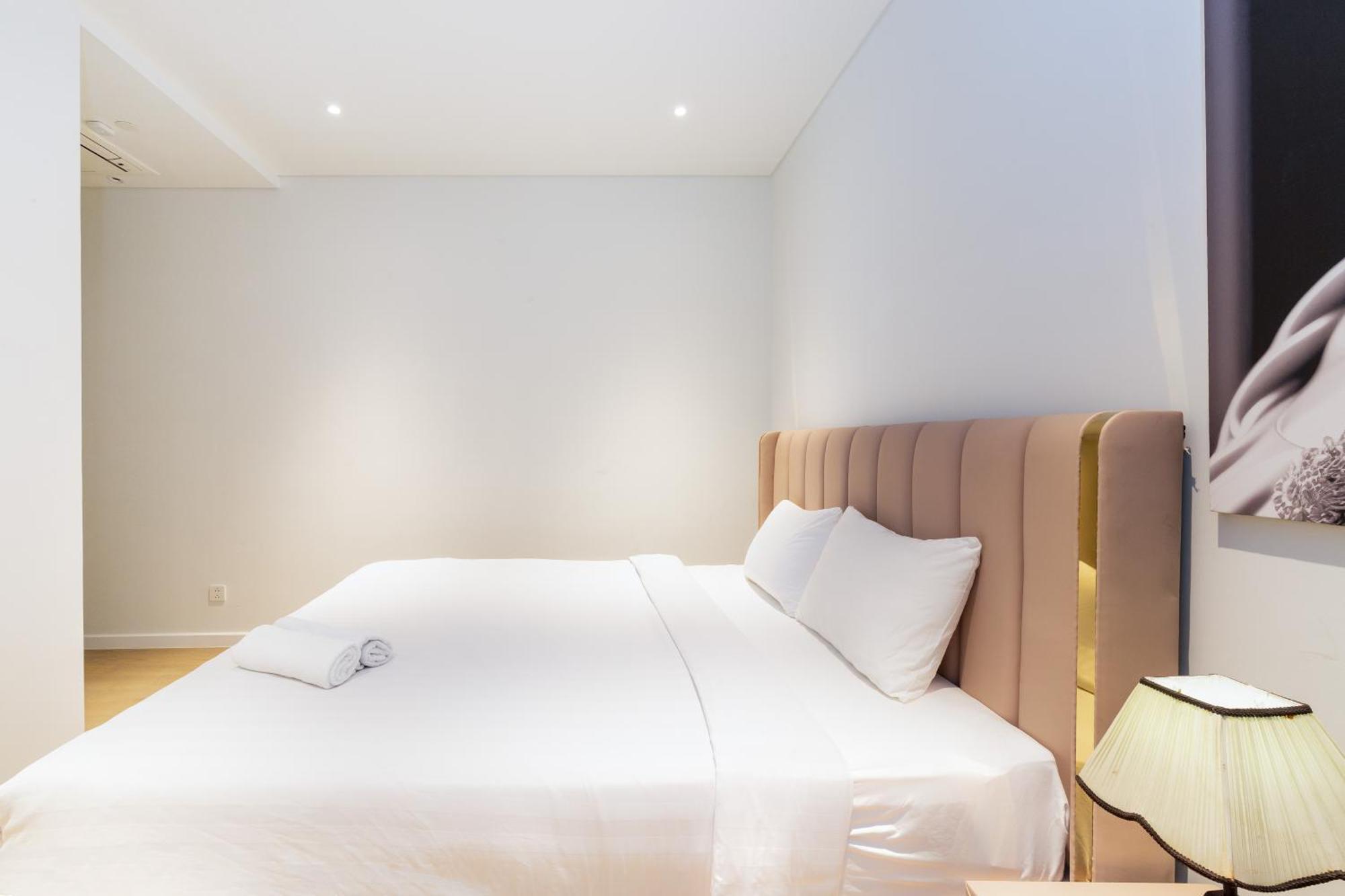 The Opera Apartment Cental Saigon Free Pool-Gym-Sauna Room- Golf Mini Ho Chi Minh-staden Exteriör bild
